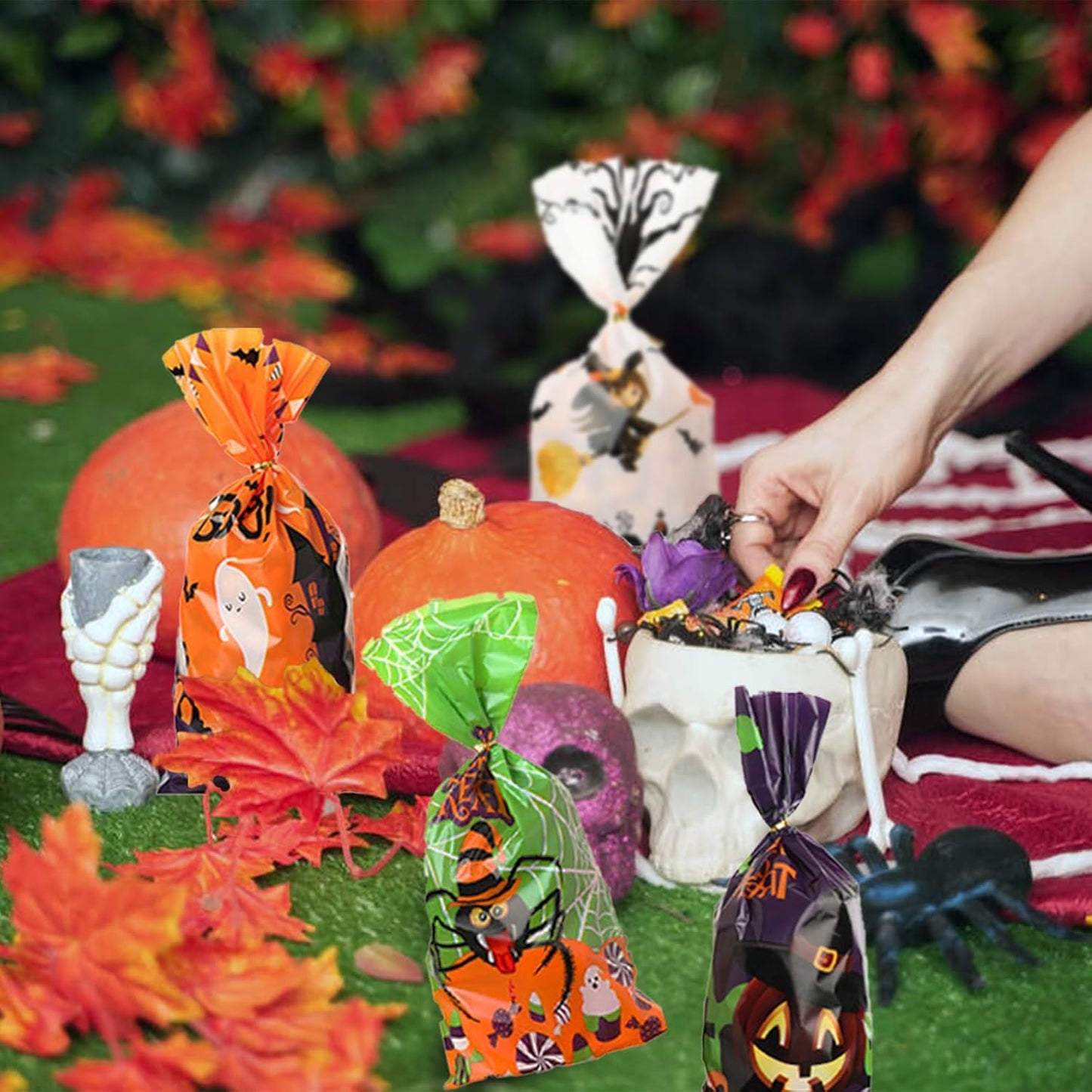 160PCS Halloween Cellophane Treat Bags, Plastic Goodie Candy Bag Goody Snack Sweet Bags with Twist Ties for Halloween Party Favor Supply(4 Style)