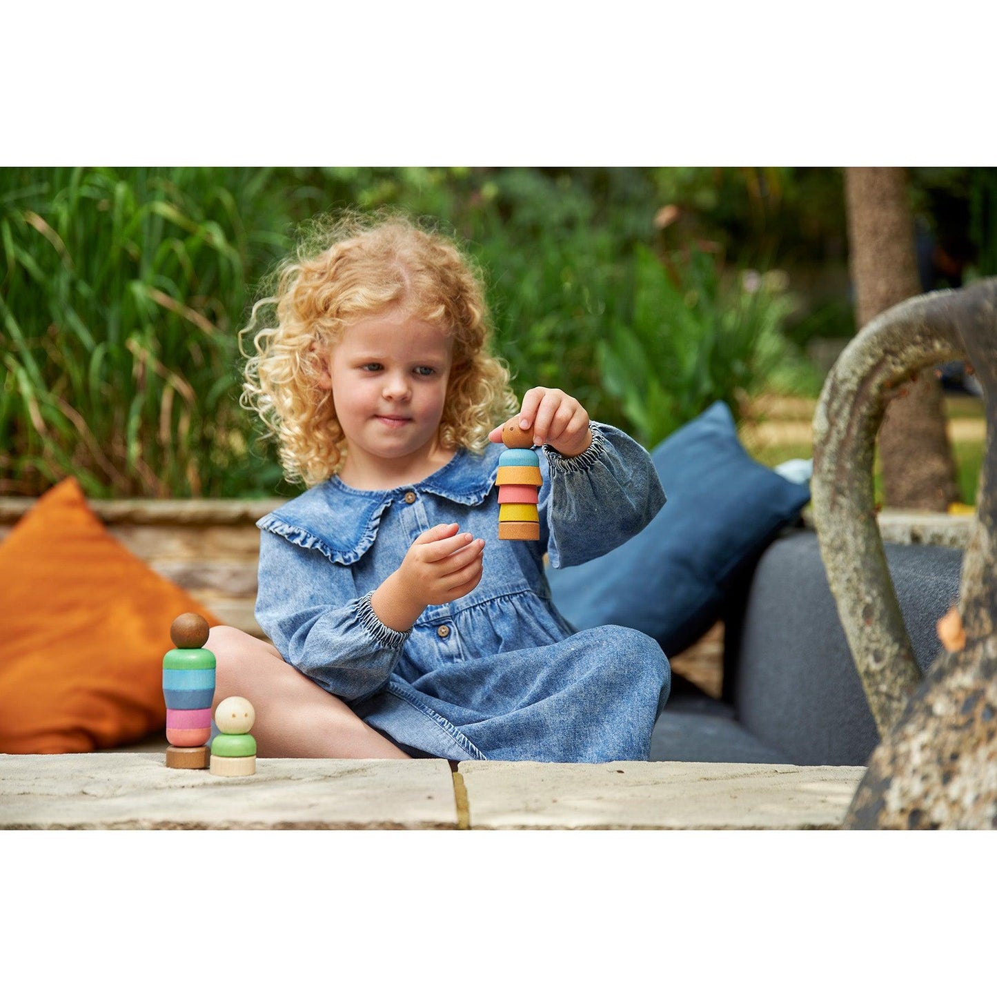 Rainbow Community People - Loomini