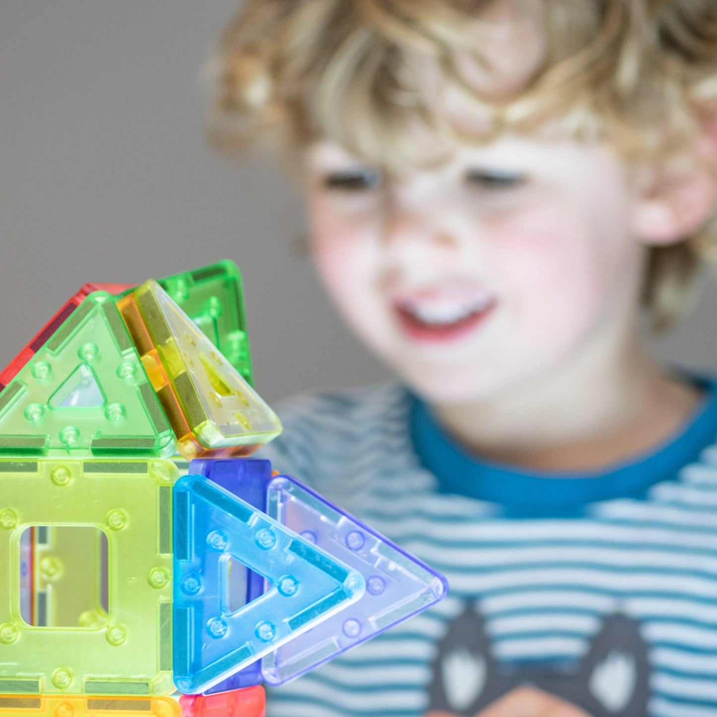 KinderMag Starter Set, Translucent, 48 Pieces - Loomini