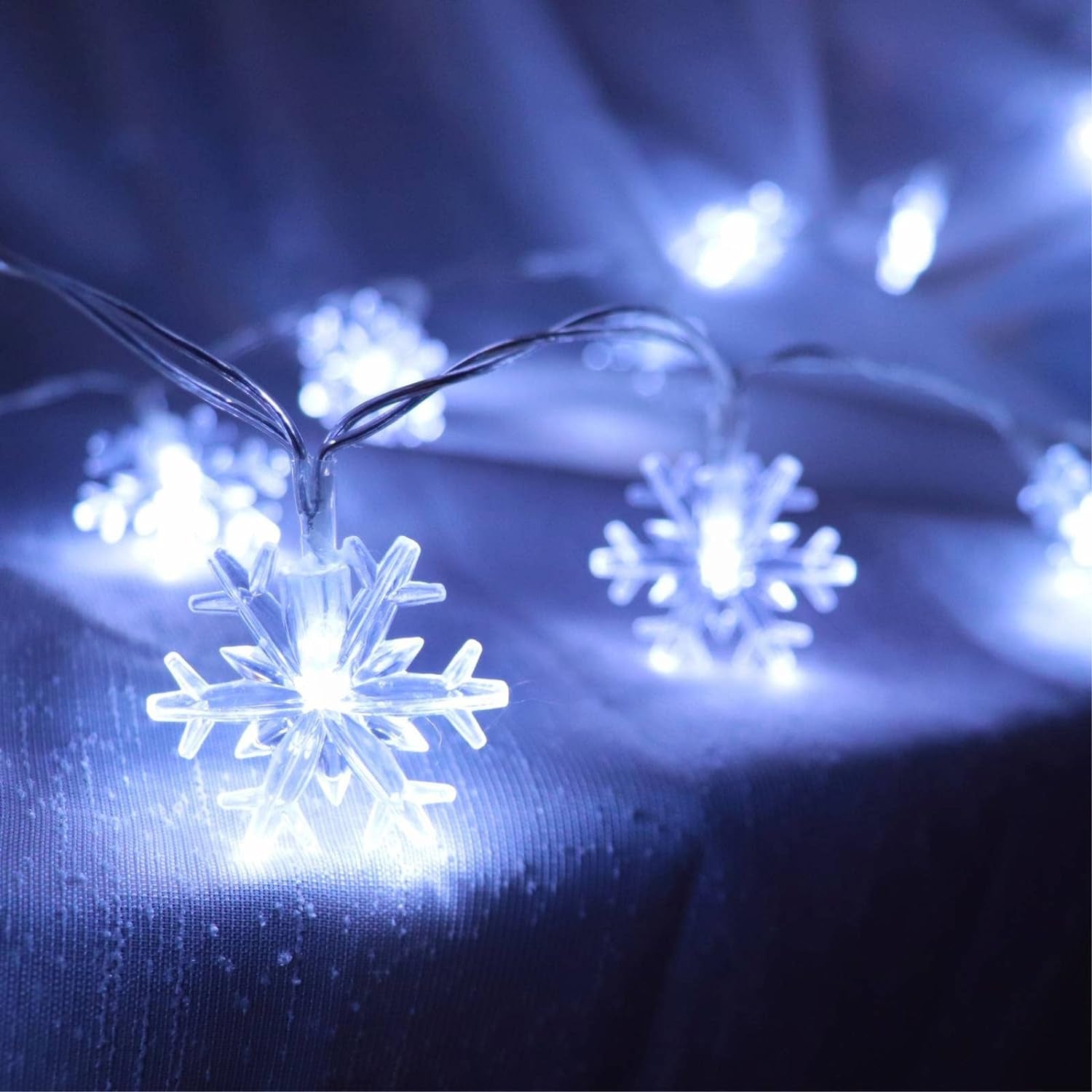 Christmas Snowflake String Lights, 20 FT 40 LED Battery Operated Fairy Lights with Remote, 8 Modes Timer Hanging Decor for Bedroom Patio Party Wall Indoor Outdoor Xmas Tree Decorations Cool White