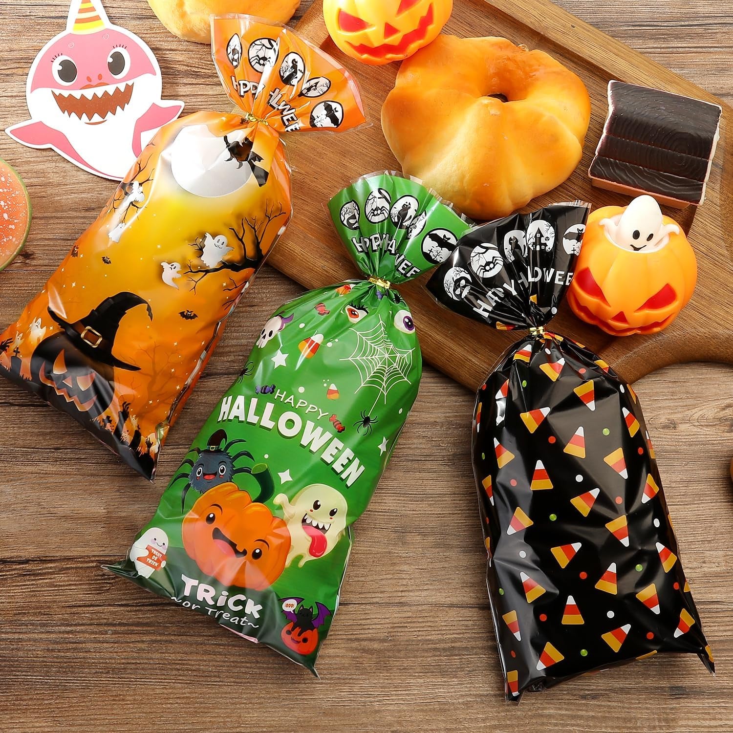 Halloween Cellophane Candy Bags, 150 Pcs Plastic Halloween Trick or Treat Bags Goodies Bags with Twist Ties for Snacks Cookies