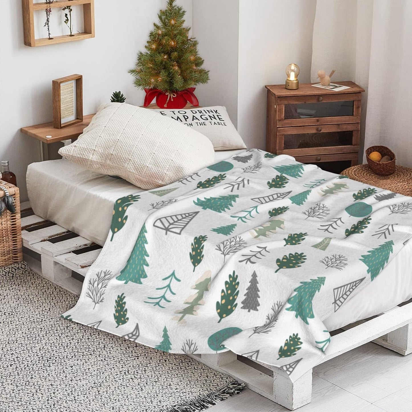 Christmas Throw Blanket, Lightweight Christmas Tree Throw Blanket,Holiday Theme Home Decor Warm and Cozy Throws for Winter Bedding, Couch and Gift