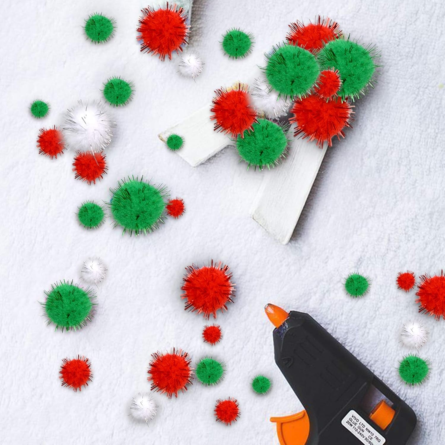 Christmas Pom Pom 1140 Pcs Glitter Fluffy Balls Pompoms Red Green White for DIY Crafts Home Party Xmas Decorations Supplies (4 Sizes)