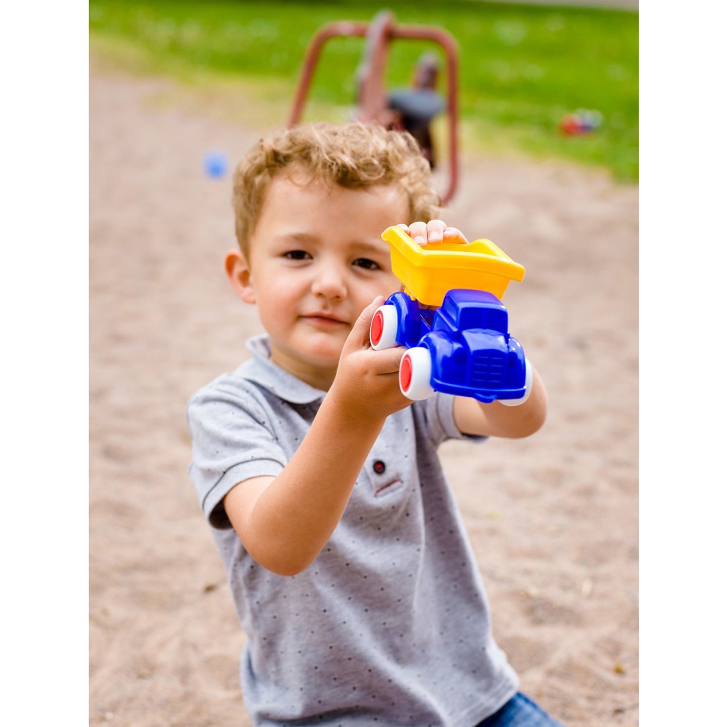 Maxi Vehicles Bucket, 18 Assorted Pieces