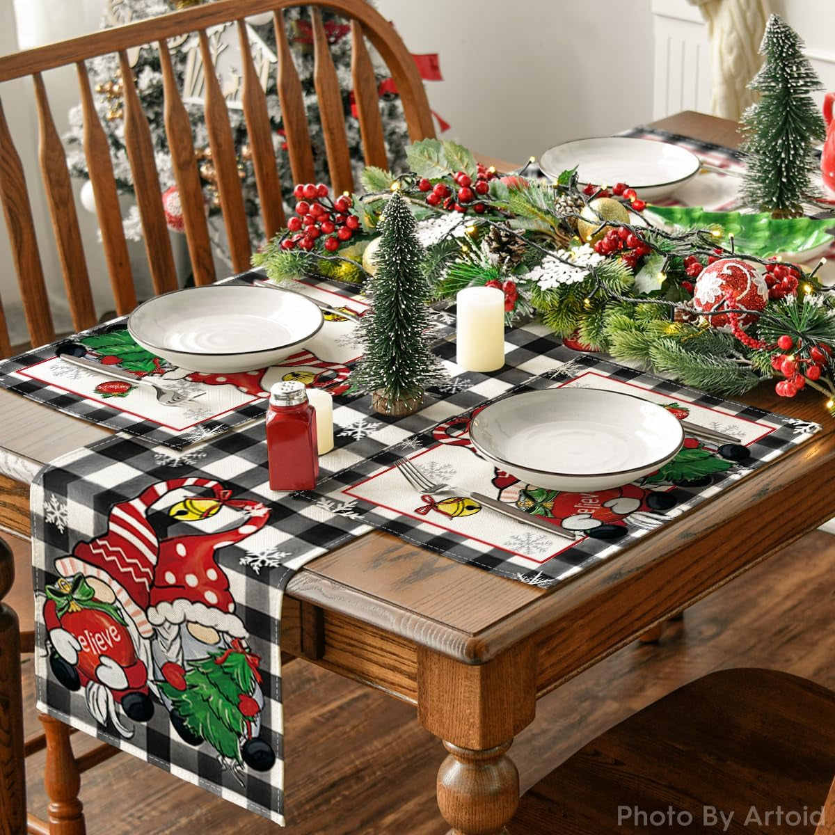 Buffalo Plaid Gnome Believe Xmas Balls Merry Christmas round Placemats Set of 4, 14 Inch Winter round Table Mats for Dining Decoration