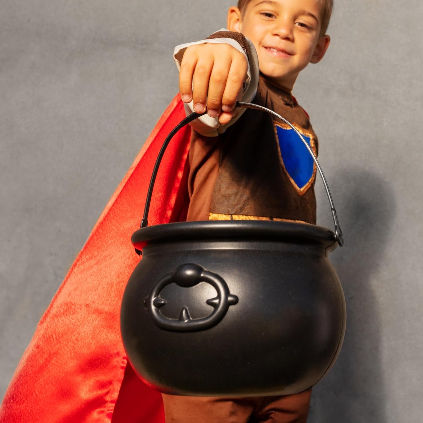 7.5" Halloween Plastic Cauldron, Black Candy Bowl, Large Witch Cauldron Pot Bucket for Halloween Decorations Trick or Treat Holder, Party Supplies Centerpiece