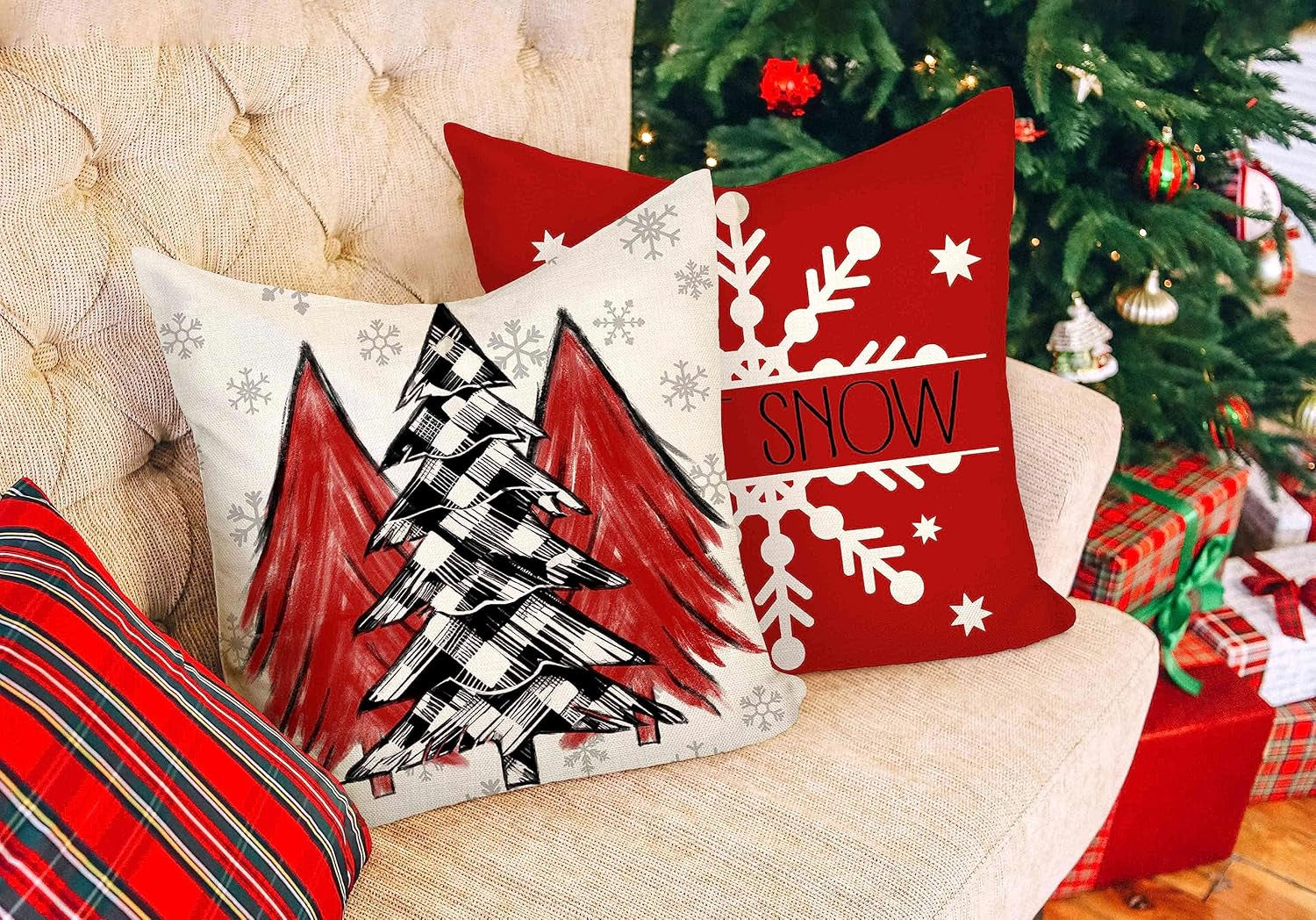 Red Christmas Pillow Covers 18X18 Set of 4 Farmhouse Christmas Decorations Merry Christmas Tree Truck Hello Winter Holiday Decor Throw Cushion Case for Home Couch S23C03